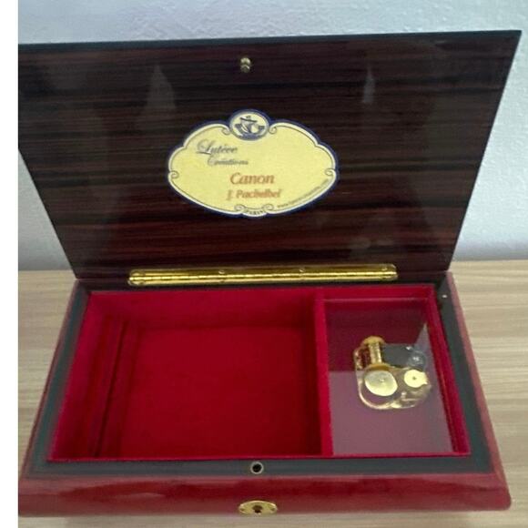 Lutèce Canon J. Pachelbel made in Paris France works perfectly no key included - Picture 1 of 10